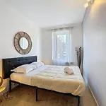 Rue Bien Assis Avec Jardin Terrasse