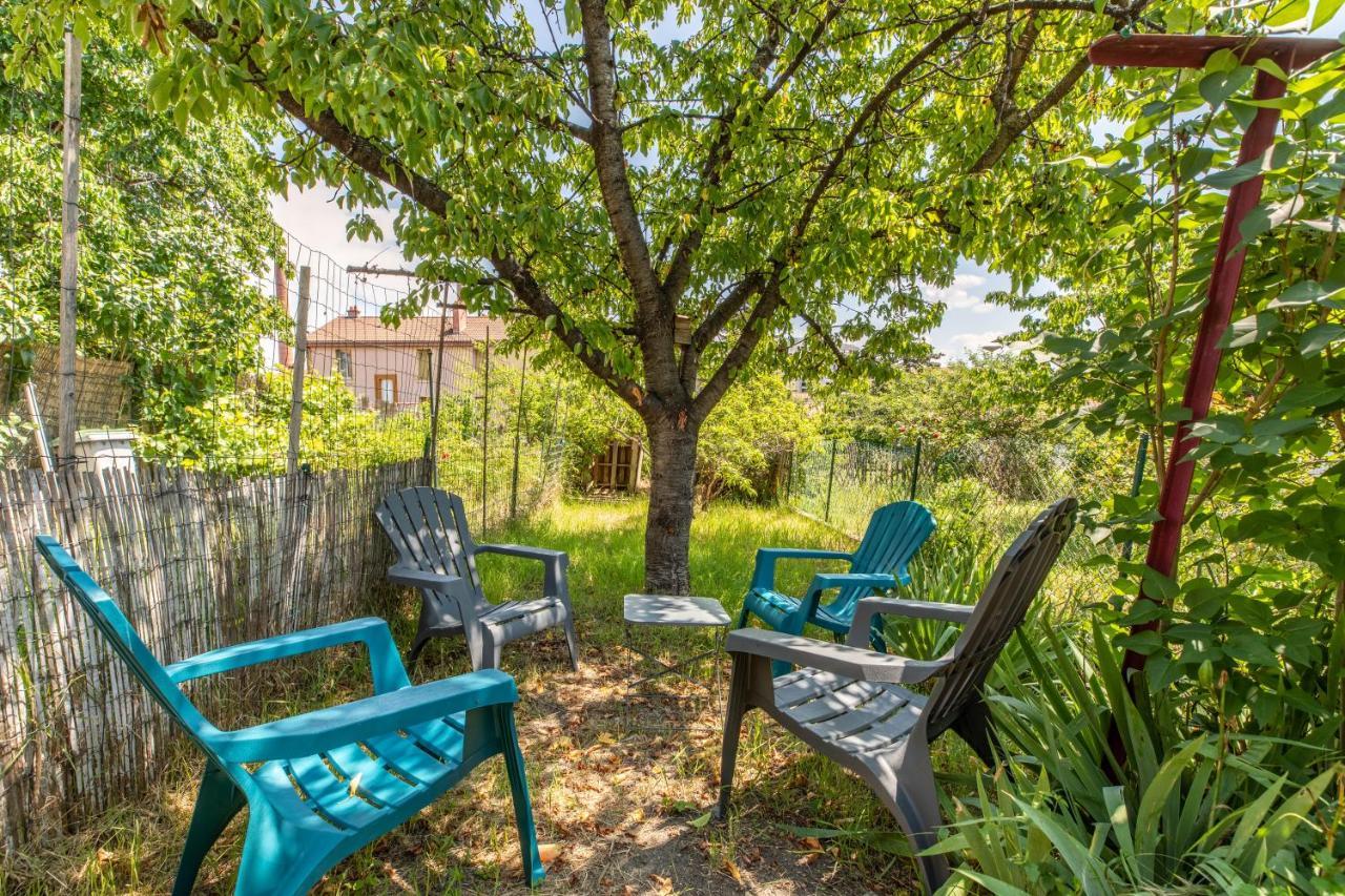 Rue Bien Assis Avec Jardin Terrasse *